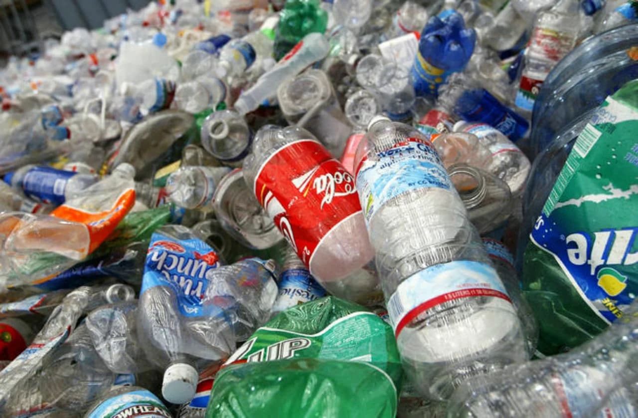 Botellas de PET postconsumo para reciclaje